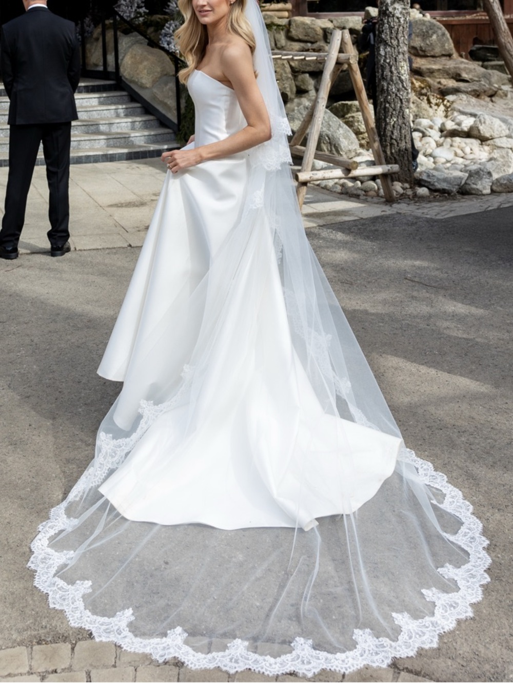 Cathedral Length Lace Trim Veil – Classic Ivory Bridal Veil